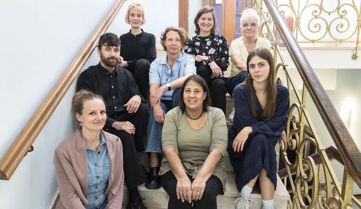 Farbfoto: Gruppenbild der Mitarbeitenden des Instituts für Ethnologie