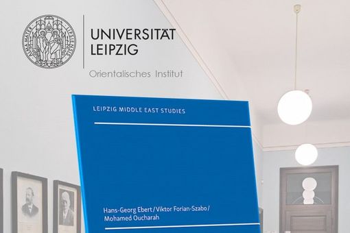 Auf derm Bild ist im Vordergrund das Buch „Berberstudien, Islamwissenschaft und Arabistik in Leipzig“ und im Hintergrund das Orientalische Institut zu sehen.